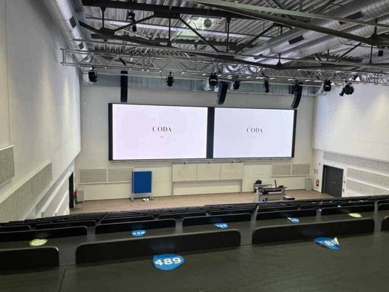 Universität Siegen mit CODA Audio TiRAY-System Universität Siegen mit CODA Audio TiRAY-System