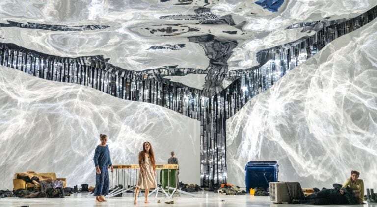 MegaPointe erzeugen außergewöhnliche Lichtillusion bei der Oper Wunder der Heliane