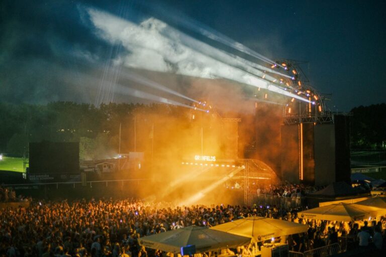 Beeindruckende Lichtshow beim Greenfields Open Air Festival mit Robe und Avolites