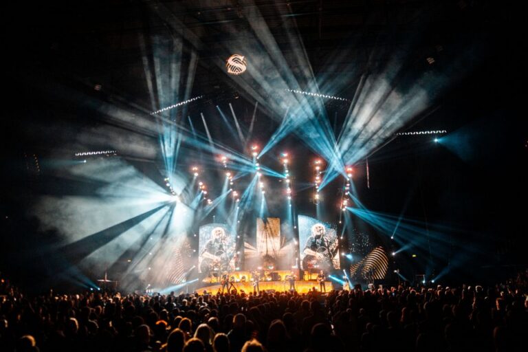 Santiano auf Tour nach „Doggerland 2024“ mit Lichttechnik von MA Lighting, Martin Professional und Portman Santiano auf Tour nach „Doggerland 2024“ mit Lichttechnik von MA Lighting, Martin Professional und Portman
