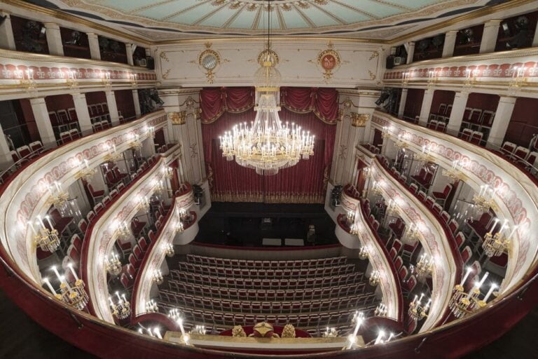 Theater Regensburg setzt auf Halcyon Silent-Scheinwerfer Theater Regensburg setzt auf Halcyon Silent-Scheinwerfer