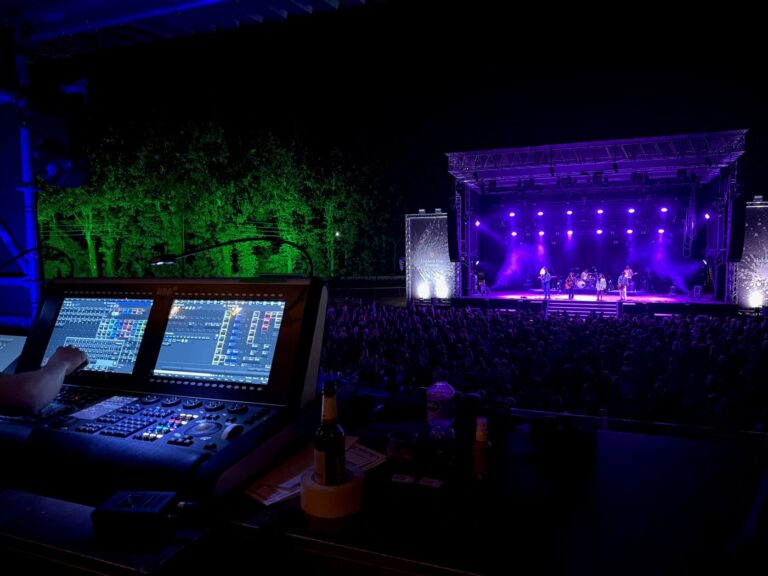 Haldern Pop mit Zeo-Scheinwerfer und Hog-Konsolen Haldern Pop mit Zeo-Scheinwerfer und Hog-Konsolen