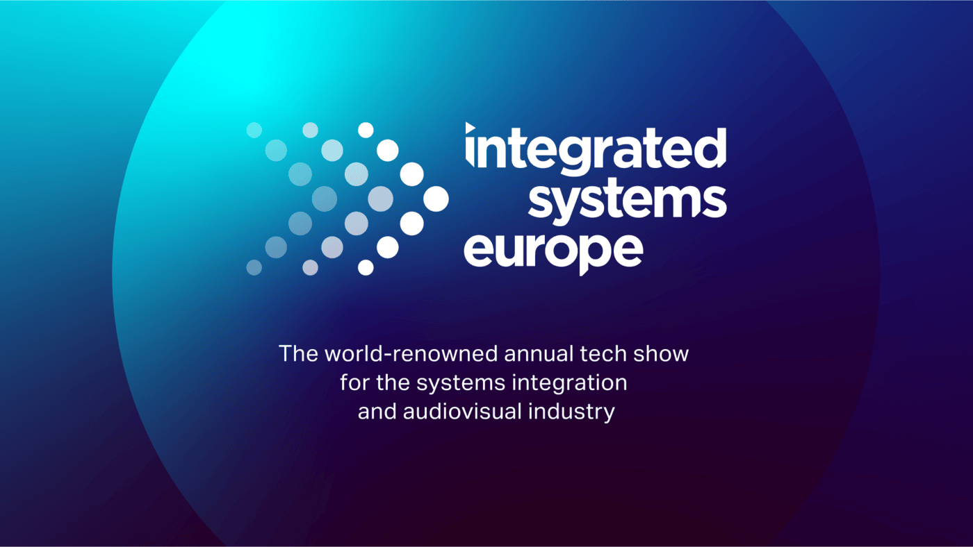 Logo für Integrated Systems Europe mit Text: Die weltweit anerkannte Fachmesse für Systemintegration und audiovisuelle Medien, mit vt-stage Partner, auf blauem Hintergrund mit Farbverlauf.
