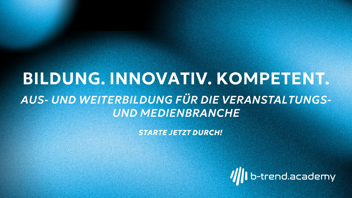 Weißer Text auf blauem Hintergrund mit Farbverlauf lautet: BILDUNG. INNOVATIV. KOMPETENT. AUS- UND WEITERBILDUNG FÜR DIE VERANSTALTUNGS- UND MEDIENBRANCHE. STARTE JETZT DURCH!.