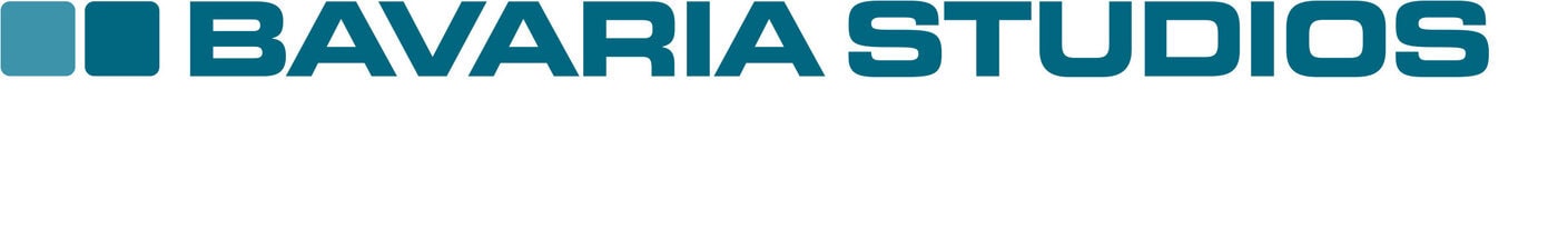Das Bild zeigt das Logo der Bavaria Studios mit blauen geometrischen Formen, gefolgt von dem Schriftzug BAVARIA STUDIOS in fetten blauen Großbuchstaben auf weißem Hintergrund.