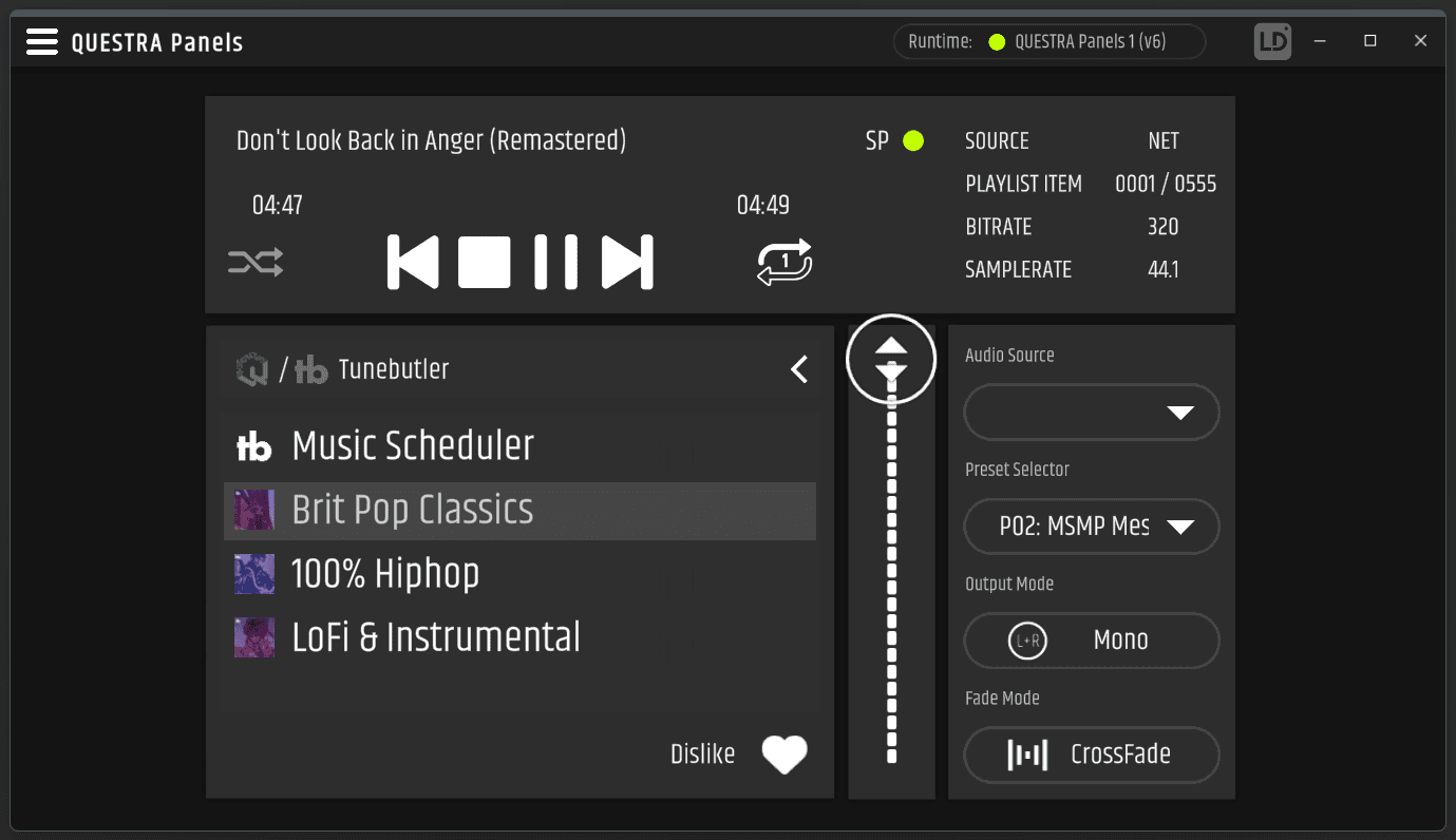 Eine digitale Audio-Bedienoberfläche mit Wiedergabesteuerungen, Wiedergabelistenoptionen, Audioquelleneinstellungen und einem Lautstärkeregler, wobei Brit Pop Classics ausgewählt ist.