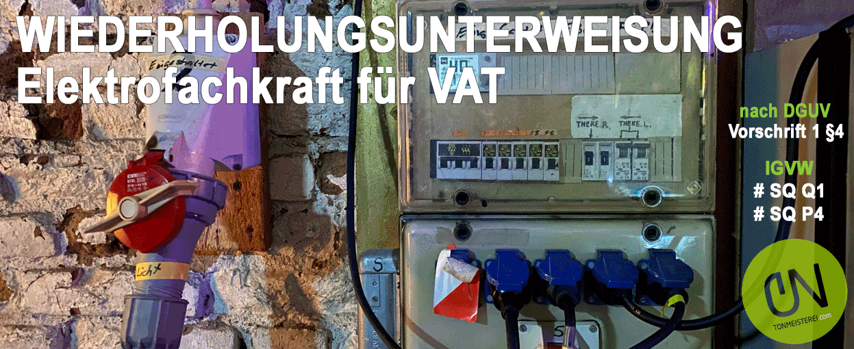 TM_WUEFK-Web-klein Elektrische Schalttafel mit beschrifteten Steckdosen und einem Stromzähler an einer Backsteinwand, begleitet von einem deutschen Text über die Anforderungen an die Ausbildung in elektrischer Sicherheit.