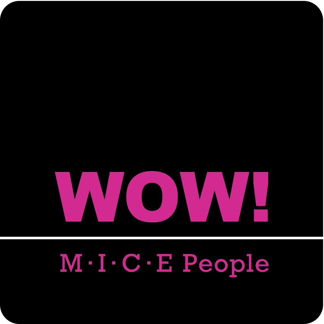 WOW_Logo_pink_schwarz4c-1 Schwarzes quadratisches Bild mit dem Wort WOW! in großen rosa Buchstaben und M I C E People in kleineren rosa Buchstaben darunter, getrennt durch eine weiße Linie.