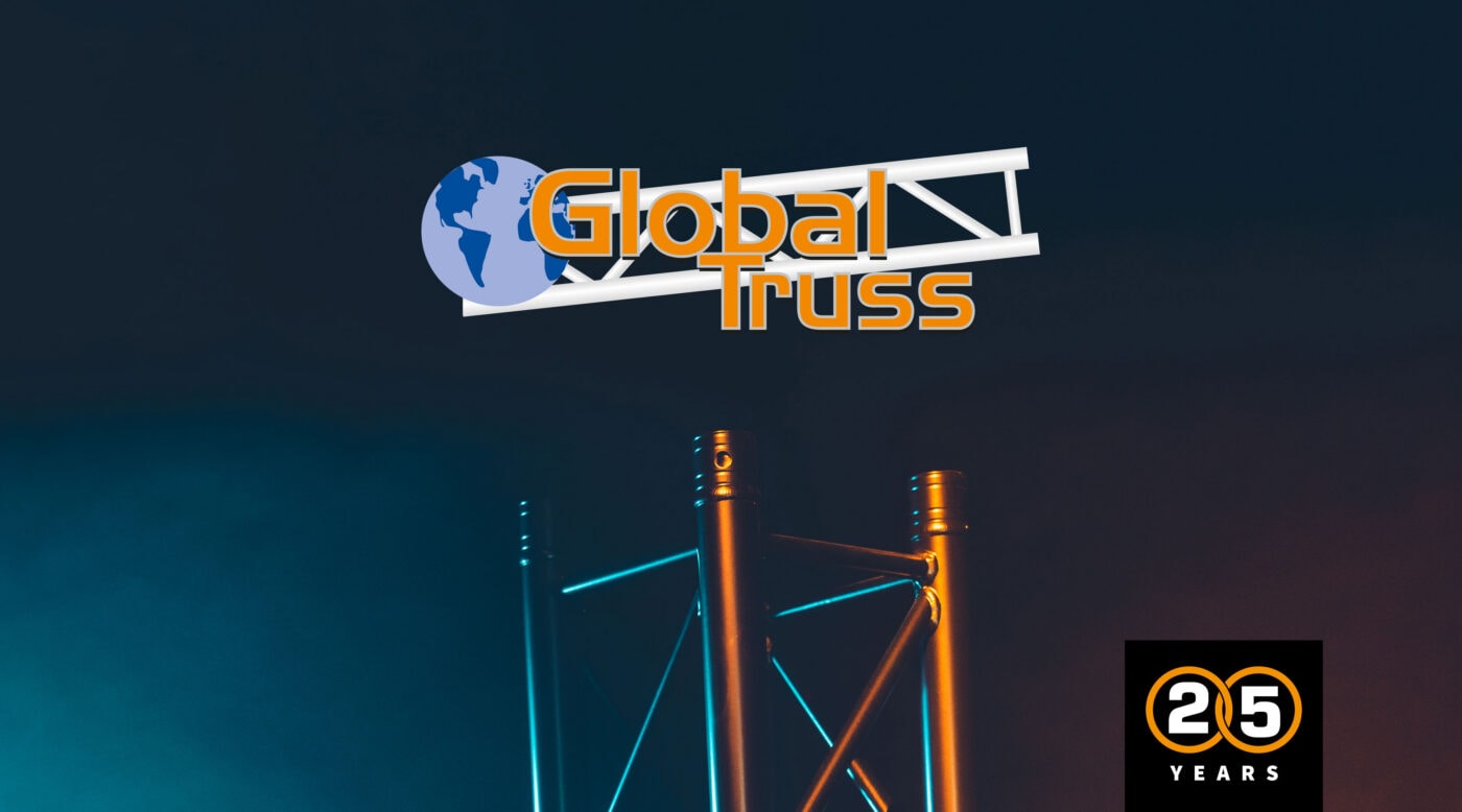 Eine stilisierte Fachwerkstruktur mit dem Global Truss-Logo darüber und einem Abzeichen zum 25-jährigen Jubiläum in der unteren rechten Ecke.
