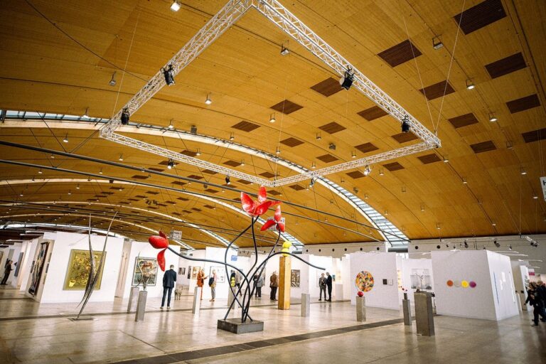 hell begeistert. investiert dreistellig in LED-Scheinwerfer von ELATION hell begeistert. investiert dreistellig in LED-Scheinwerfer von ELATION