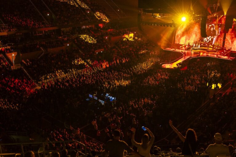GLP TWYN MIT SARAH CONNOR AUF GROßER ARENA-TOUR GLP TWYN MIT SARAH CONNOR AUF GROßER ARENA-TOUR