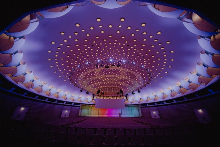 VisionTwo, PIK und GDS führen die ikonische Kuppelbeleuchtung des BCC Berlin Congress Center in eine nachhaltige Zukunft VisionTwo, PIK und GDS führen die ikonische Kuppelbeleuchtung des BCC Berlin Congress Center in eine nachhaltige Zukunft
