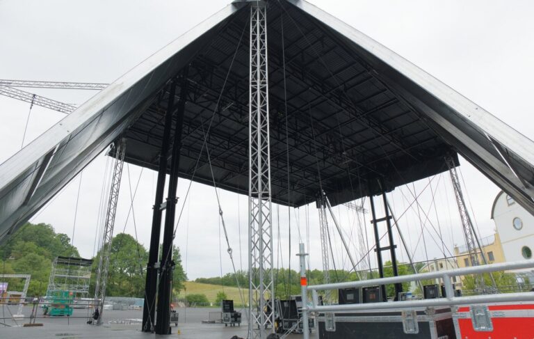 Flystage FLYSTAGE 290: Deutschlands größte Trailerbühne setzt auf Global Truss Flystage FLYSTAGE 290: Deutschlands größte Trailerbühne setzt auf Global Truss