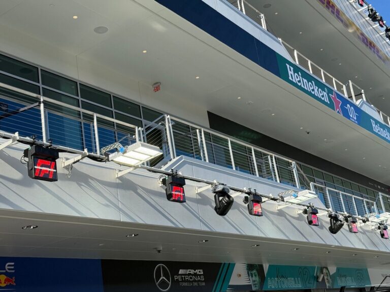 770 GLP JDC HYBRID-SCHEINWERFER INSZENIEREN FORMEL 1 GRAND PRIX UND FAN-ZONEN IN LAS VEGAS 770 GLP JDC HYBRID-SCHEINWERFER INSZENIEREN FORMEL 1 GRAND PRIX UND FAN-ZONEN IN LAS VEGAS