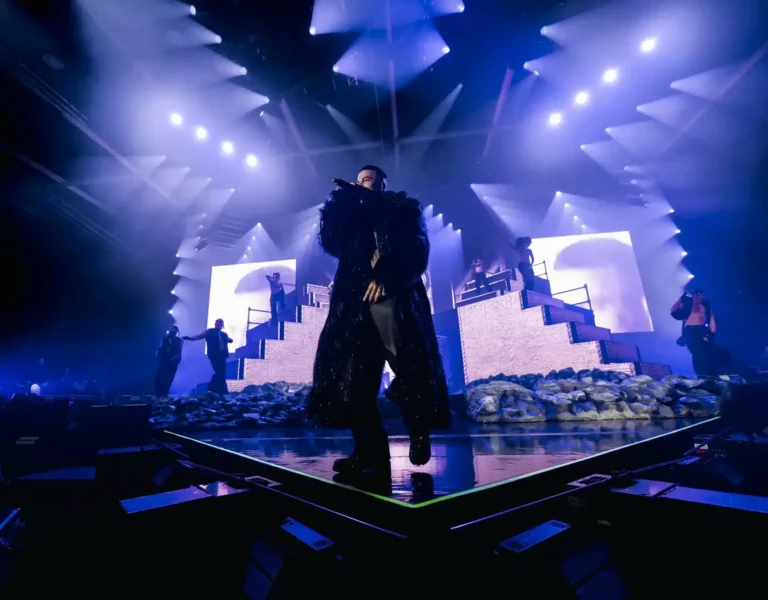 AV Stumpfls PIXERA verwandelt die Tour des italienischen Rappers in ein internationales Highlight