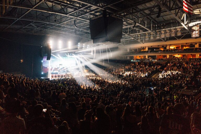 GLP JDC1 LIEFERT VISUELLE DURCHSCHLAGSKRAFT FÜR RUSSELL DICKERSONS „RUSSELLMANIA TOUR 2026“ GLP JDC1 LIEFERT VISUELLE DURCHSCHLAGSKRAFT FÜR RUSSELL DICKERSONS „RUSSELLMANIA TOUR 2026“