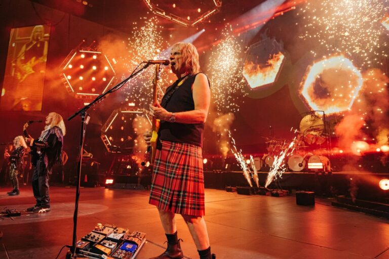 GLP JDC1 ROCKT MIT BEIM NEUEN SPINAL TAP II: THE END CONTINUES