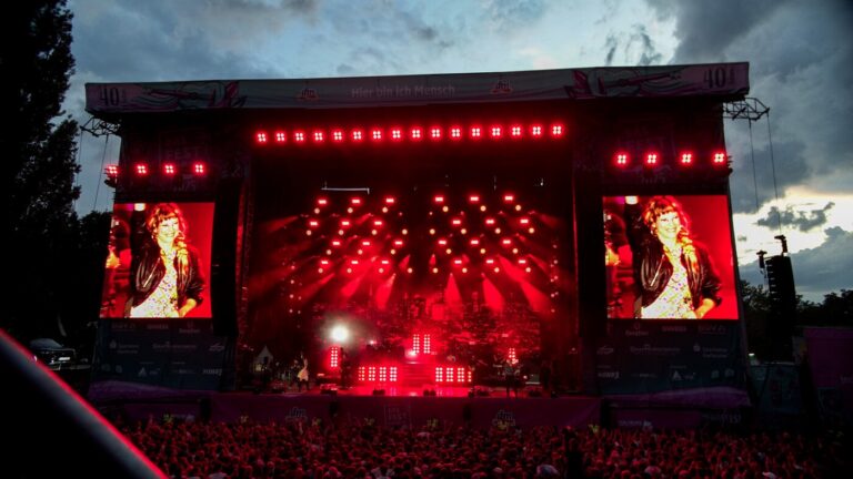 GLP-SCHEINWERFER SORGEN FÜR GLÄNZENDE STIMMUNG BEI DAS FEST 2025