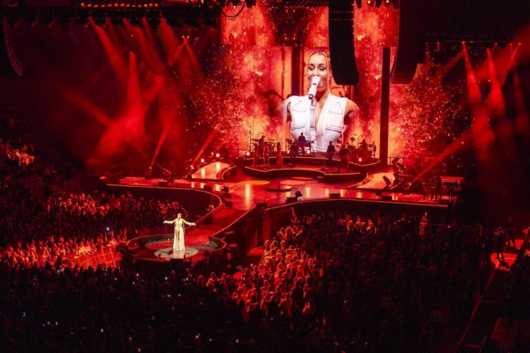 GLP TWYN MIT SARAH CONNOR AUF GROßER ARENA-TOUR GLP TWYN MIT SARAH CONNOR AUF GROßER ARENA-TOUR