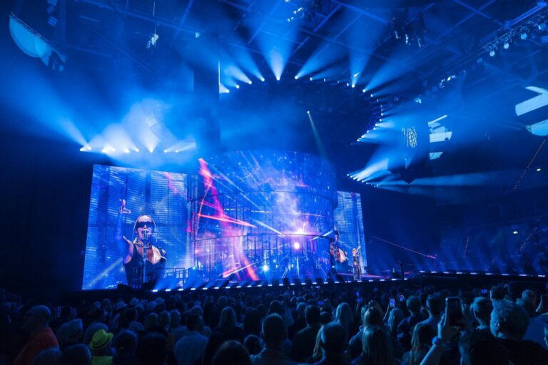 GLP TWYN MIT SARAH CONNOR AUF GROßER ARENA-TOUR GLP TWYN MIT SARAH CONNOR AUF GROßER ARENA-TOUR