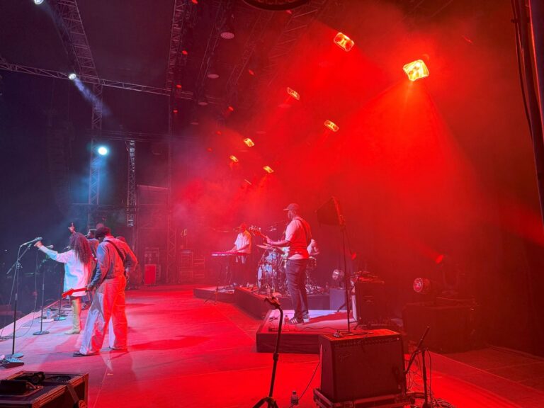 Haldern Pop mit Zeo-Scheinwerfer und Hog-Konsolen Haldern Pop mit Zeo-Scheinwerfer und Hog-Konsolen