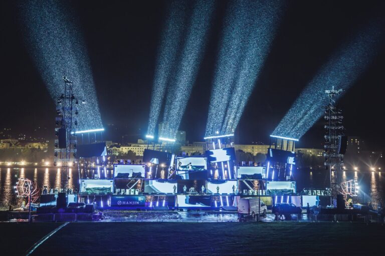 LINZER KLANGWOLKE VERWEBT RHYTHMUS UND LICHT MIT GLP ZUM PULS DER STADT LINZER KLANGWOLKE VERWEBT RHYTHMUS UND LICHT MIT GLP ZUM PULS DER STADT