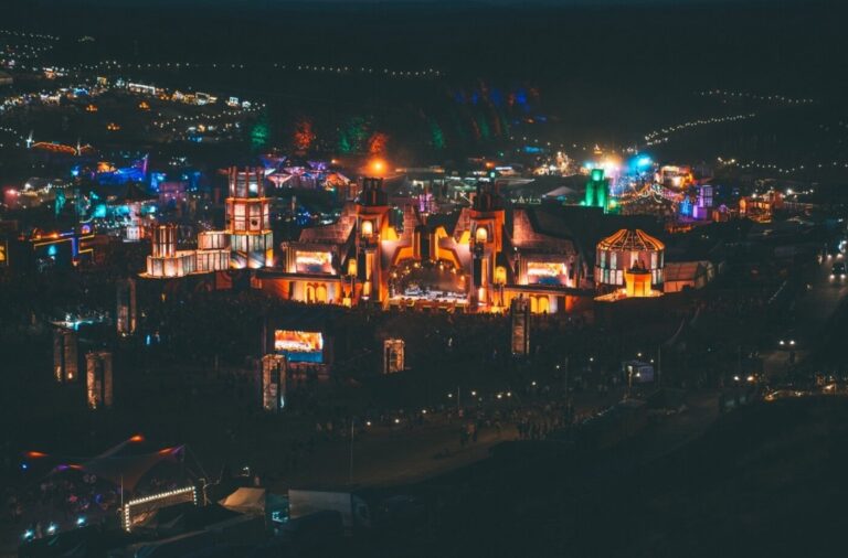 Licht im Paralleluniversum – Cameo auf dem Boomtown Festival 2025