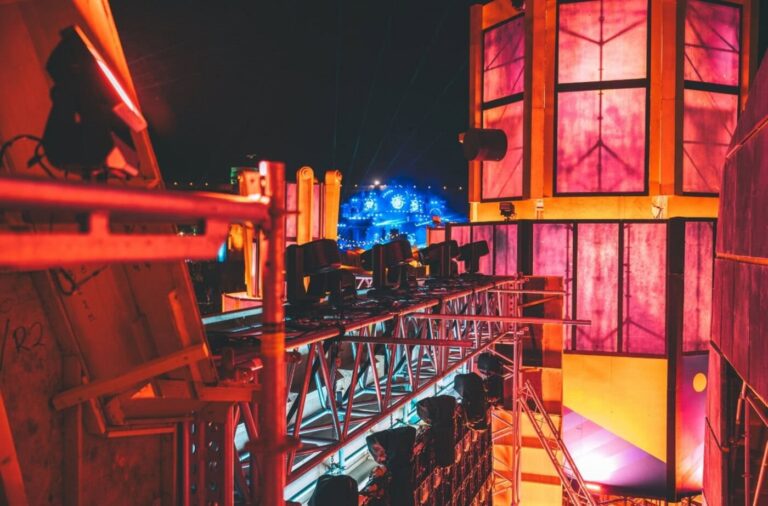 Licht im Paralleluniversum – Cameo auf dem Boomtown Festival 2025