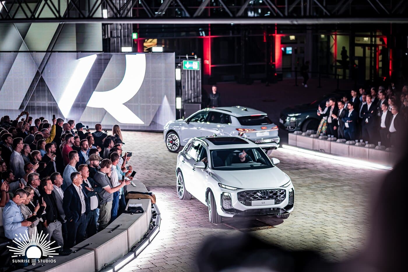 Lichtdesigner Chris Moylan setzt neuen Audi Q3 mit ELATION Proteus und Pulse in Szene Lichtdesigner Chris Moylan setzt neuen Audi Q3 mit ELATION Proteus und Pulse in Szene