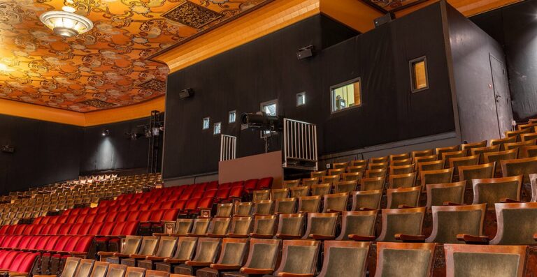 Meyer Sound liefert Kino- und Konzertsysteme für das Castro Theatre in San Francisco Meyer Sound liefert Kino- und Konzertsysteme für das Castro Theatre in San Francisco