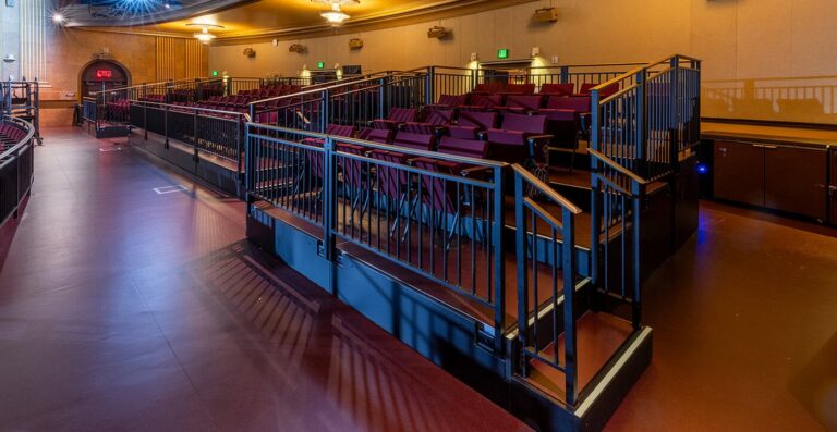 Meyer Sound liefert Kino- und Konzertsysteme für das Castro Theatre in San Francisco Meyer Sound liefert Kino- und Konzertsysteme für das Castro Theatre in San Francisco