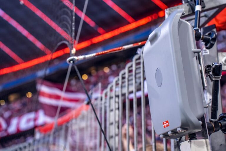 Riedel präsentiert Easy5G und RefCam Live bei Bundesliga-Topspiel Riedel präsentiert Easy5G und RefCam Live bei Bundesliga-Topspiel