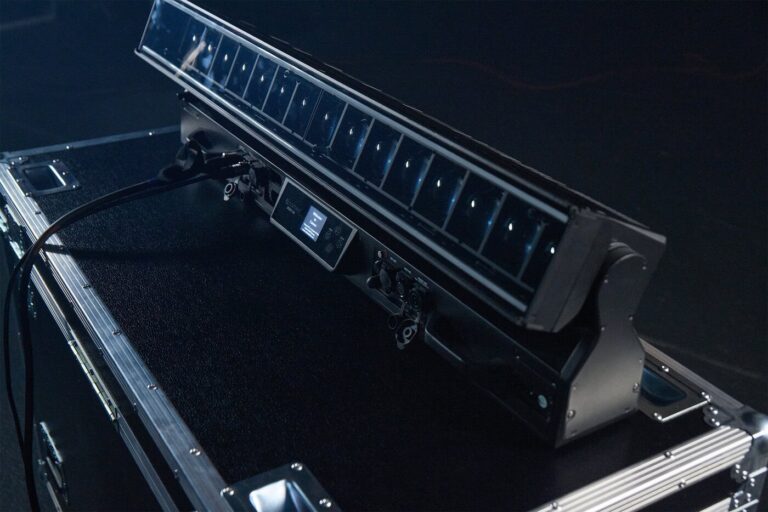 Shape Spaces. Create Motion: Cameo erweitert OTOS® Serie um die neuen IP65 Moving Bars OTOS® LC12 und OTOS® L16