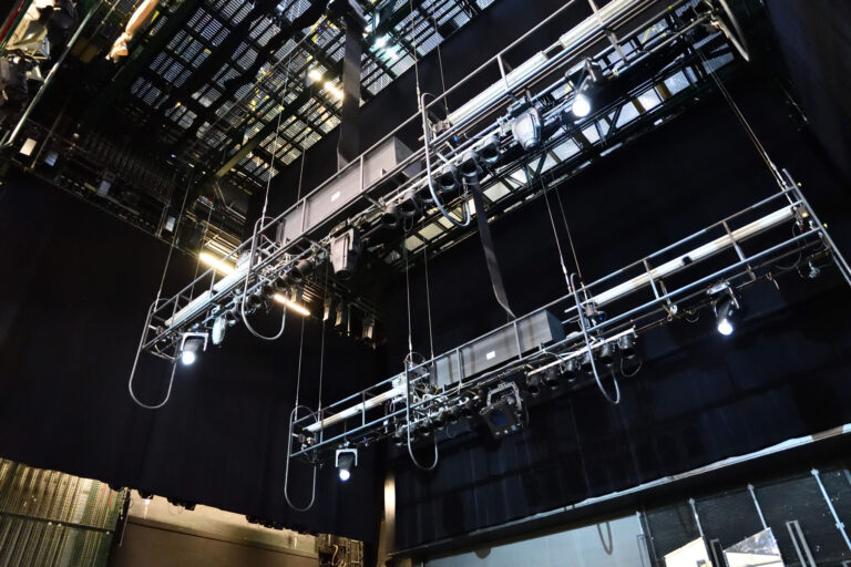 Theater Regensburg setzt auf Halcyon Silent-Scheinwerfer