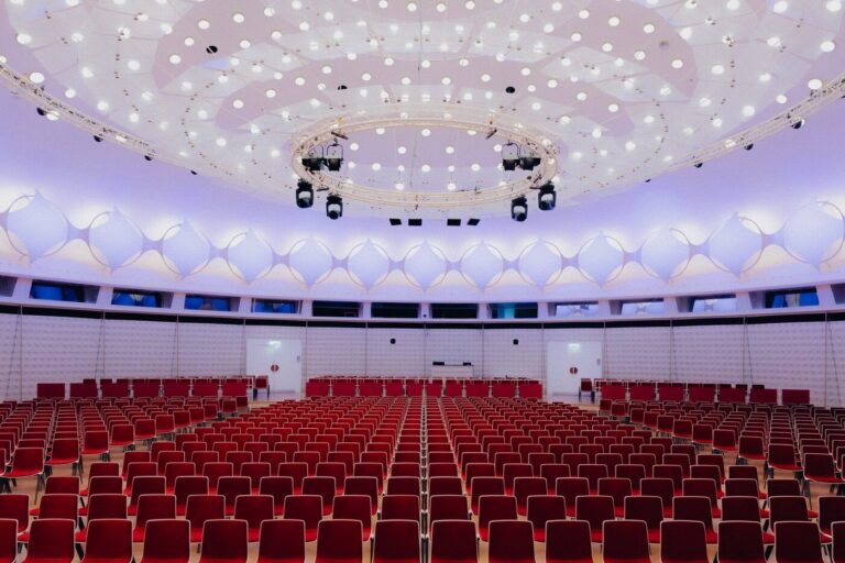 VisionTwo, PIK und GDS führen die ikonische Kuppelbeleuchtung des BCC Berlin Congress Center in eine nachhaltige Zukunft VisionTwo, PIK und GDS führen die ikonische Kuppelbeleuchtung des BCC Berlin Congress Center in eine nachhaltige Zukunft