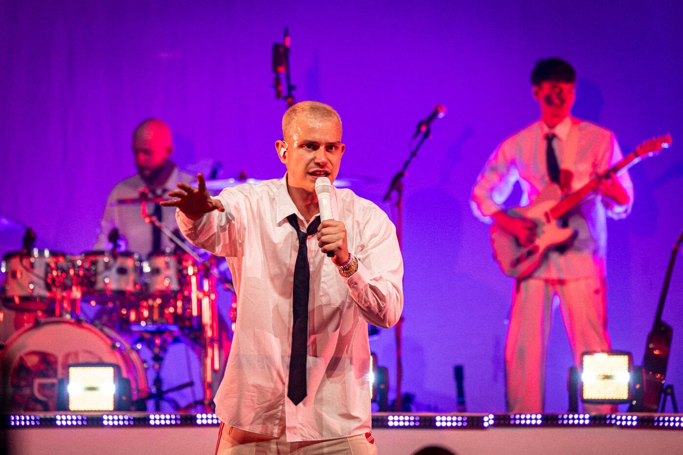 ZWISCHEN BAND UND BÜHNENKANTE: GLP TWYN UND NEXUS LINE AUF TOUR MIT GREGOR HÄGELE ZWISCHEN BAND UND BÜHNENKANTE: GLP TWYN UND NEXUS LINE AUF TOUR MIT GREGOR HÄGELE