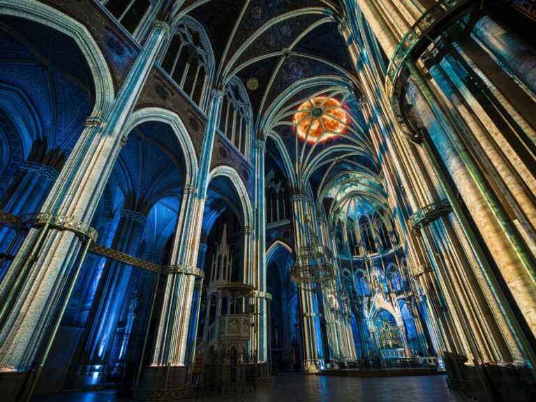 „Light of Creation“ inszeniert die Schöpfungsgeschichte als immersives Erlebnis in der Wiener Votivkirche – mit MA Lighting, Martin und Prolights „Light of Creation“ inszeniert die Schöpfungsgeschichte als immersives Erlebnis in der Wiener Votivkirche – mit MA Lighting, Martin und Prolights