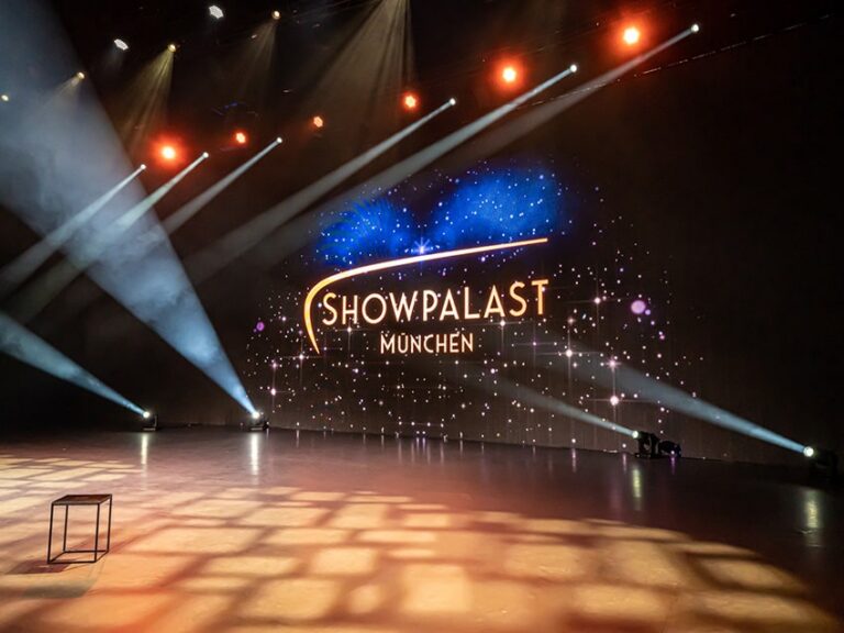 „WeNeedLive“ Eine Showproduktion mit einem starken Statement aus dem Showpalast München „WeNeedLive“ Eine Showproduktion mit einem starken Statement aus dem Showpalast München