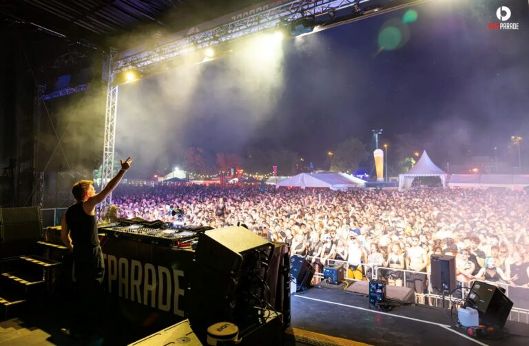 52 Universen, eine Show – ELATION und OBSIDIAN verbanden bei der Beatparade Mainstage und mobile Lichtsysteme zu einem gemeinsamen Lichtdesign Beatparade 768x503