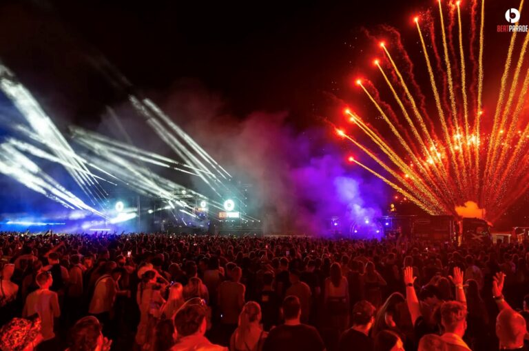 52 Universen, eine Show – ELATION und OBSIDIAN verbanden bei der Beatparade Mainstage und mobile Lichtsysteme zu einem gemeinsamen Lichtdesign Beatparade1 768x509