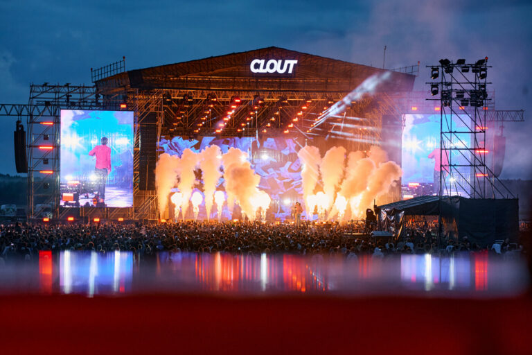 223 GLP-SCHEINWERFER AUF ZWEI BÜHNEN BEIM CLOUT FESTIVAL 2026 DSC5319 Photo Credit ARAM 768x512