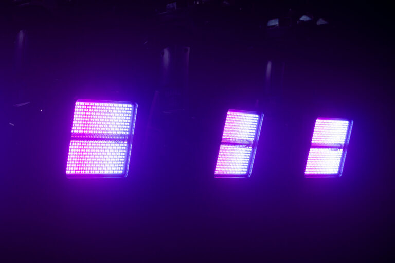 GLP UK FEIERT ZEHN JAHRE MIT NEUEN PRODUKTEN AUF DER PLASA 2026 GLP Twyn Hero Shot 3 768x512