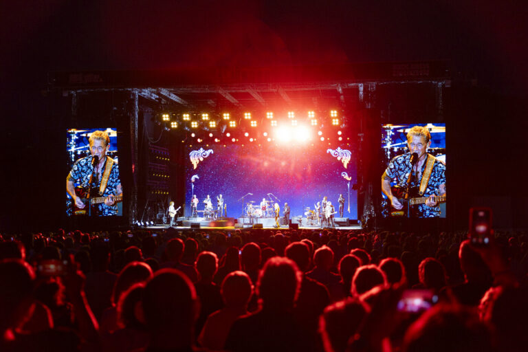 GLP CREOS PRÄGEN PETER MAFFAYS „LOVE PLACES“ OPEN-AIRS GLP2079 GLP PeterMaffay 110 Photo Credit Paul Gaertner 768x512