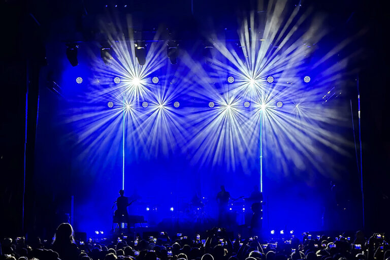 Neueste Lichttechnik bei Nenas Tourstopp im Schloss Prugg Robe Nena 2026 4 Nicolas Becker 768x512