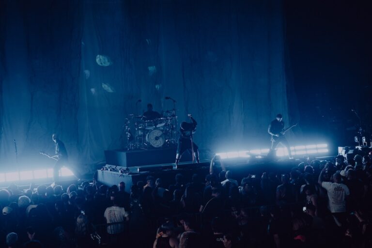 20 GLP JDC2 IP MIT FIRMWARE 2.0 VERWANDELN SICH AUF SPIRITBOX-TOUR IN EINE DURCHGEHENDE BILDFLÄCHE Strobe AlexBemis 05020 Photo Credit Alex Bemis 768x512