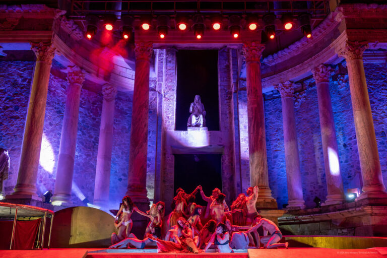 GLP TWYN VERBINDEN BÜHNE UND HISTORISCHE KULISSE BEIM KLASSIKTHEATERFESTIVAL IN MÉRIDA Fes45 22072026 Photo Credit Jero Morales 768x512